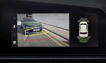 Câmera de ré e monitor traseiro